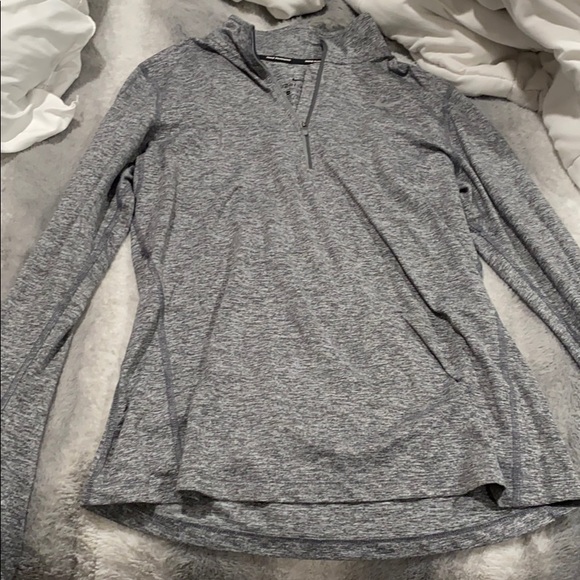 Nike Tops - Nike pullover